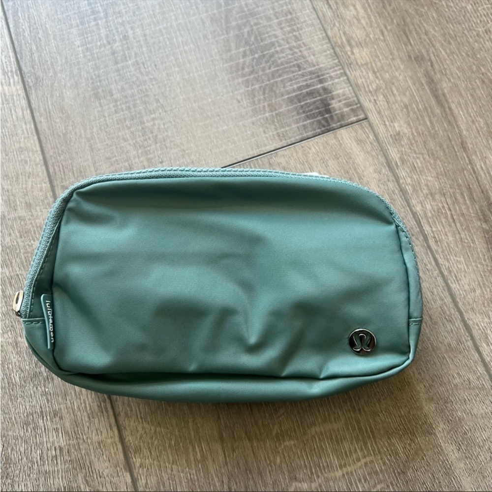 Lululemon Everywhere Belt Bag in Tidewater Teal